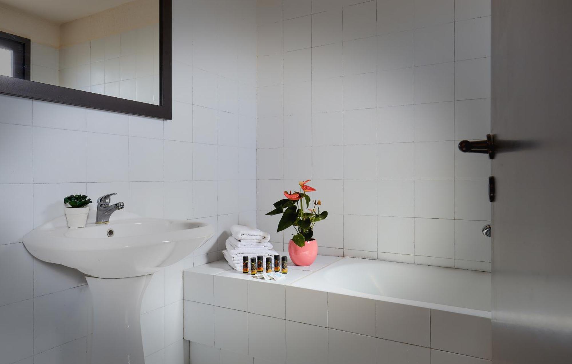 Creteco Hotel & Suites Gournes Gouvon Экстерьер фото